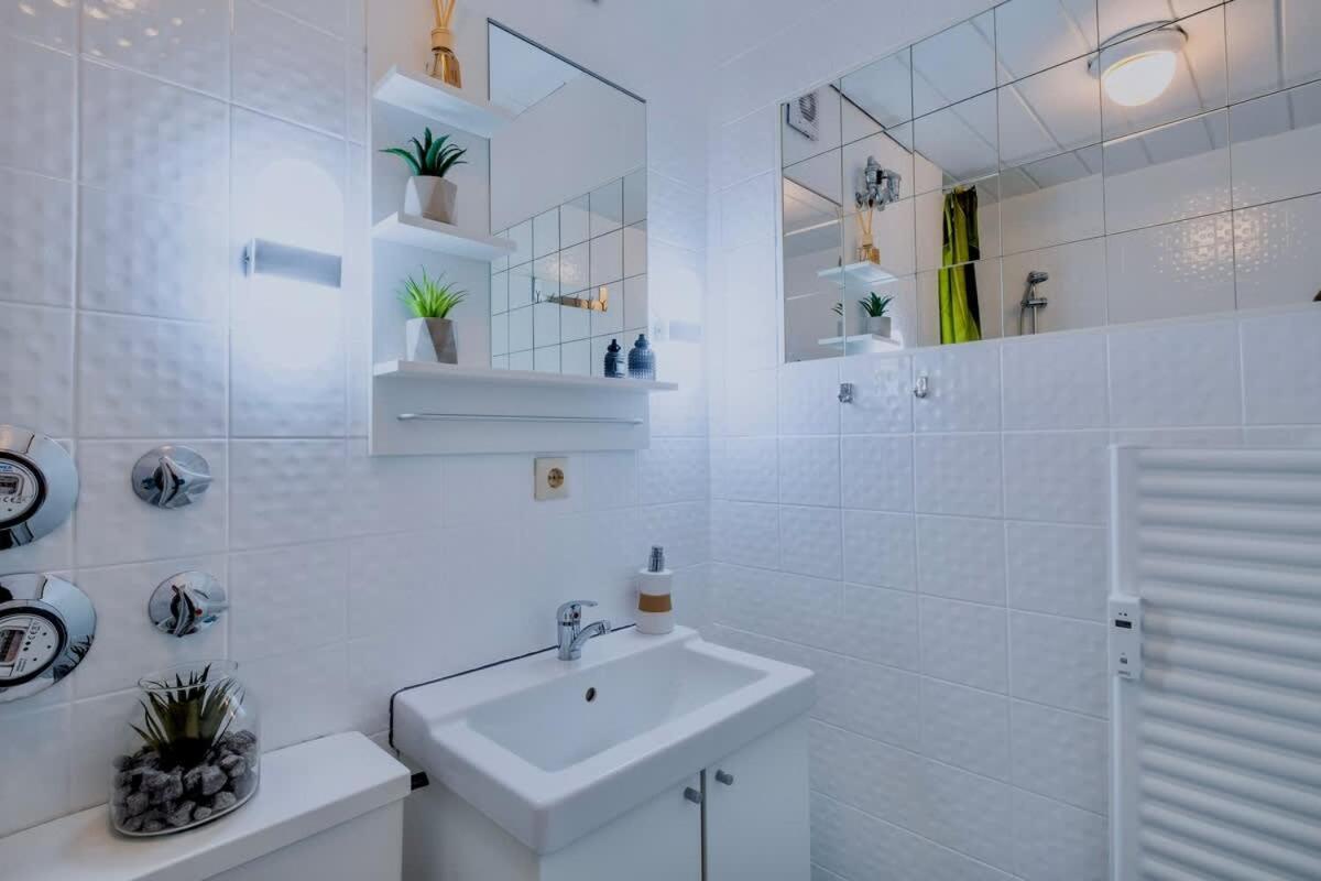 Relaxapartments Black Forest Nature Mit Beheiztem Indoor-Pool Und Sauna - Sonnenbalkon Mit Blick Ins Gruene, Schnelles Internet, Naehe Triberger Wasserfaelle, Fuer Bis Zu 2 Personen Schönwalde 外观 照片